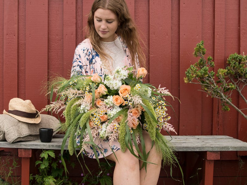 floriss-sommerblomster-astilbe-roser-bukett.jpg