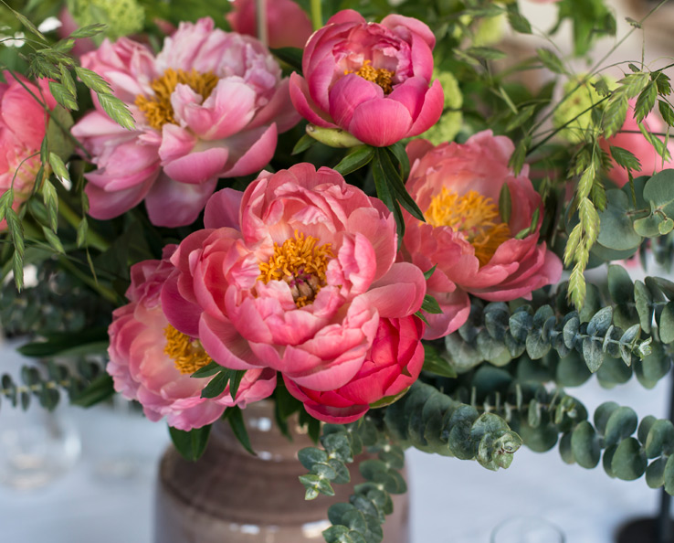 floriss-borddekking-blomster-pynting-peoner-1.jpg