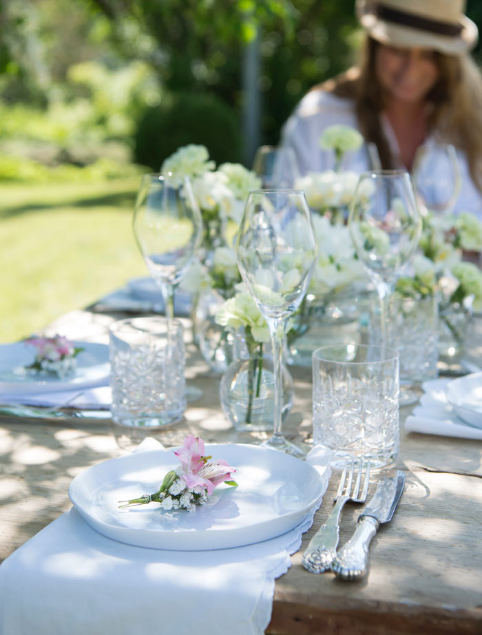 floriss-borddekking-festbord-blomsterbukett-paa-hver-kuvert-begeistrer.jpg
