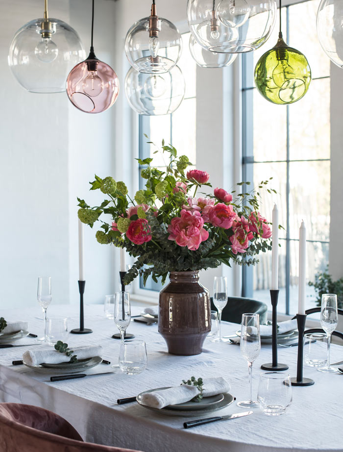 floriss-borddekking-festbord-stor-peonbukett-bugner.jpg
