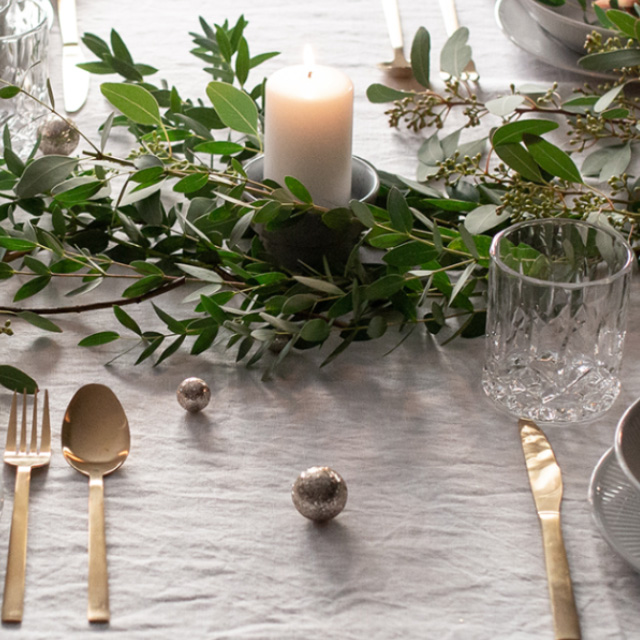 floriss-eucalyptus-eukalyptus-borddekning.jpg
