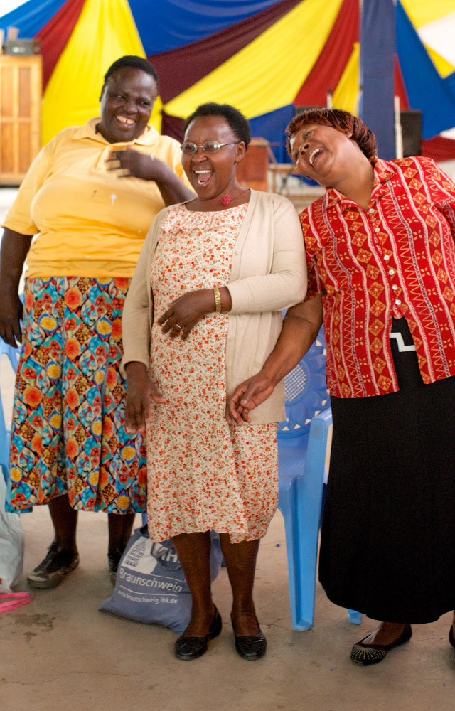 floriss-frelsesarmeen-kenya-3-damer.jpg