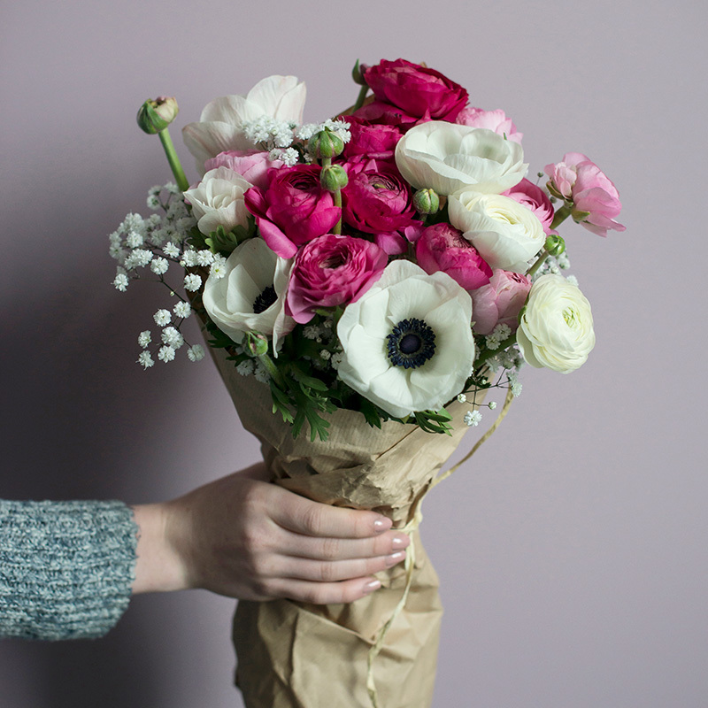 floriss-vakre-vaarblomster-anemoner-ranunkler-brudesloer.jpg