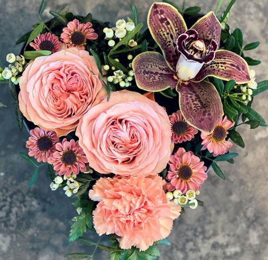 blomsterdekorasjoner-festens-midtpunkt-1-floriss-2023.jpg