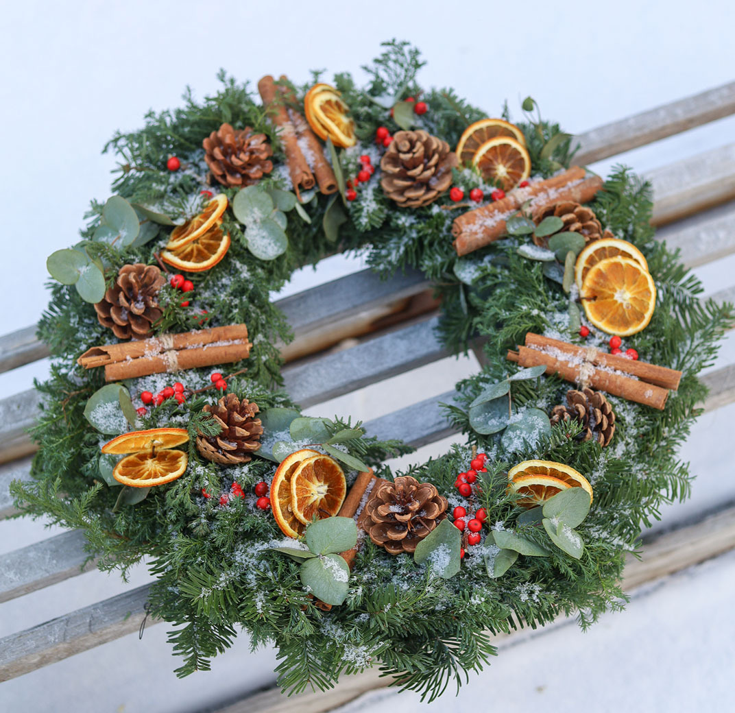 julekrans-med-toerkede-appelsiner-1.jpg